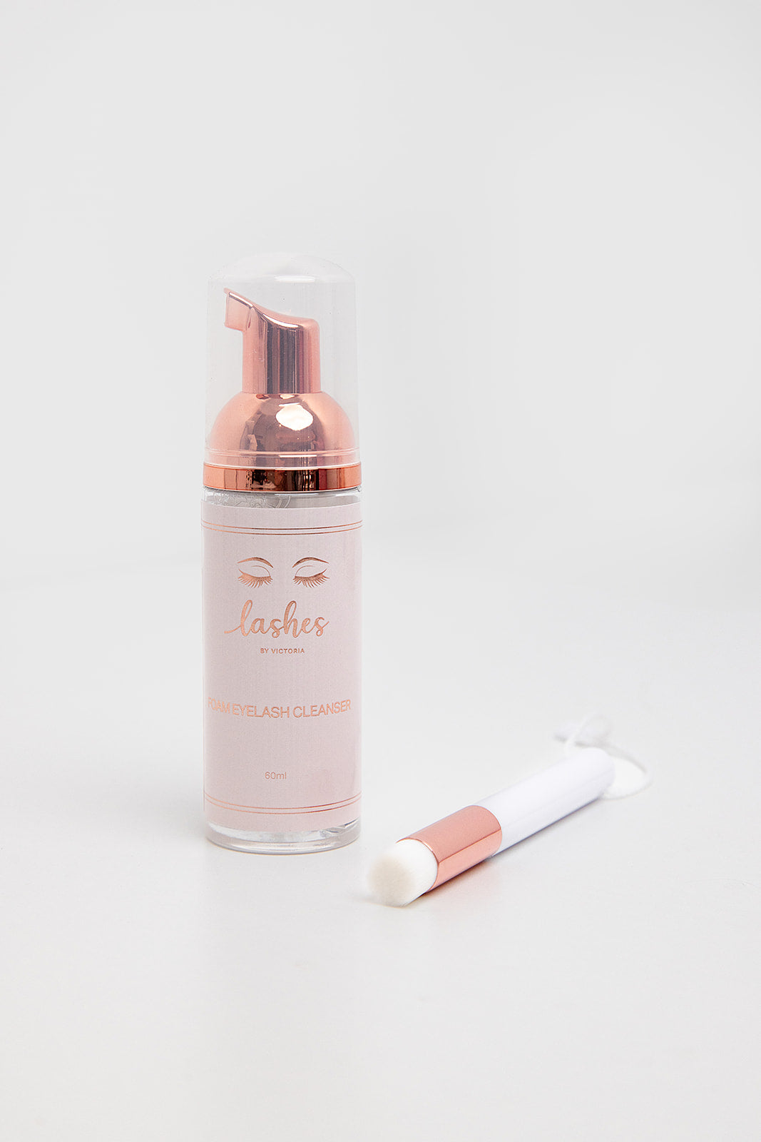 Elevate Your Lash Care: Ultimate Lash Cleansing Powerhouse – Lash Shampoo, Cleaner Brush, and Wand Pen. Unlock Savings of £3.00 Today!